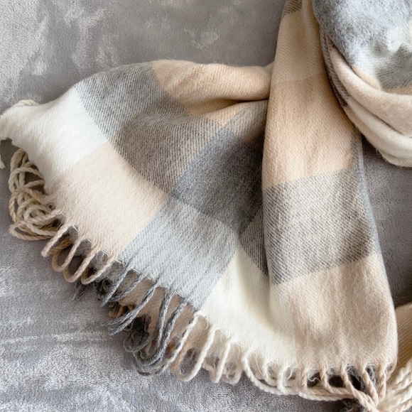 H&M | PLAID BLANKET  SCARF - Picture 3 of 7